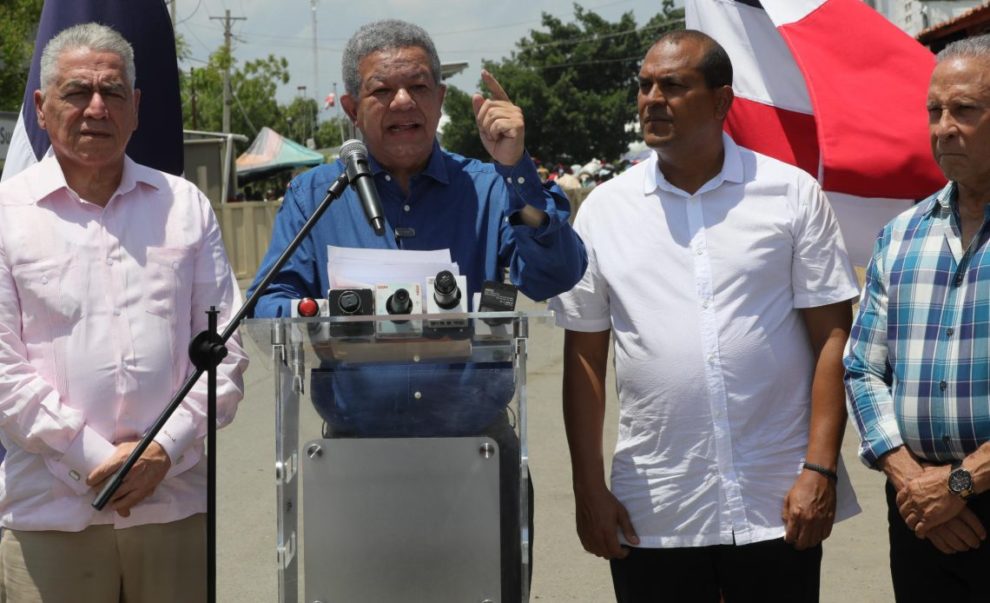 Leonel visita la frontera y arremete contra Amnistía Internacional y ACNUR