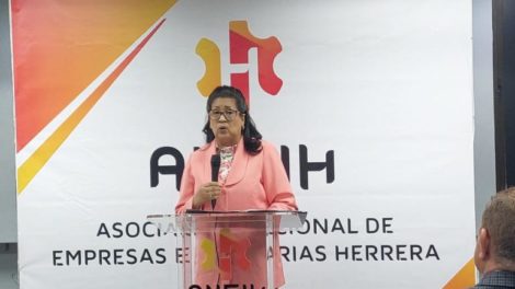 Cristina Lizardo presenta su propuesta de campaña a empresarios de Herrera