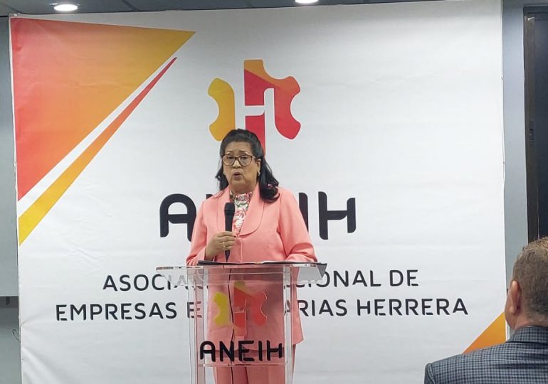 Cristina Lizardo presenta su propuesta de campaña a empresarios de Herrera