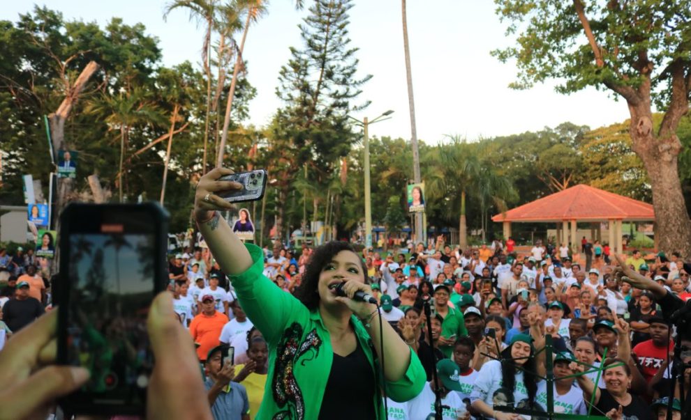 Juliana O’Neal cierra su campaña con apoyo de SDE