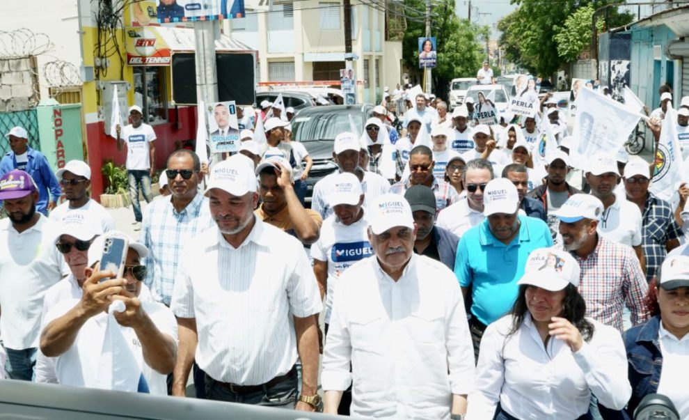 Miguel Vargas insta azuanos a votar por candidatos PRD y Alianza Opositora