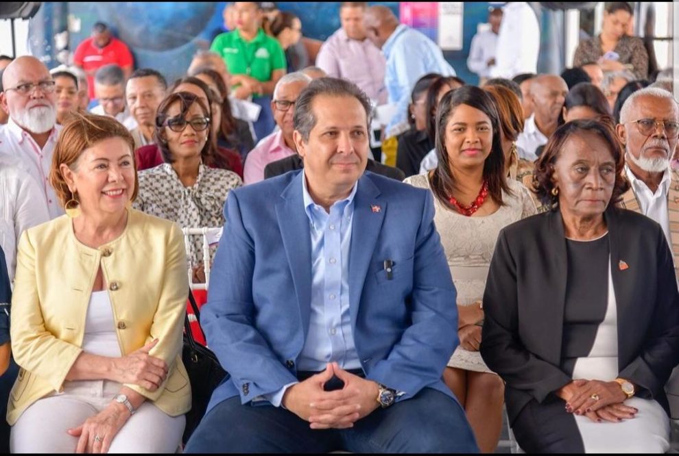 El Ministro de Salud Pública, Dr. Víctor Atallah, celebra el Día Internacional de la Enfermería y reconoce la importancia vital de estos profesionales para nuestro país.