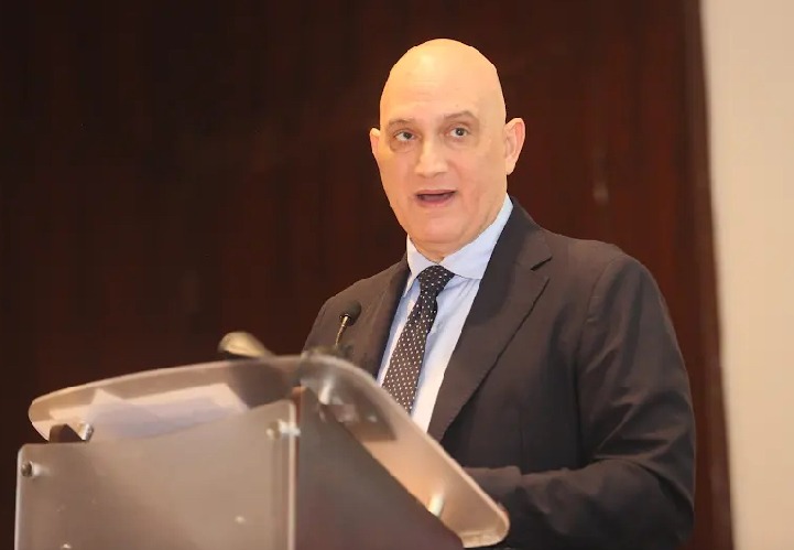 Ministro Pavel Isa expone reformas necesarias para la transformación en conversatorio de la UNE