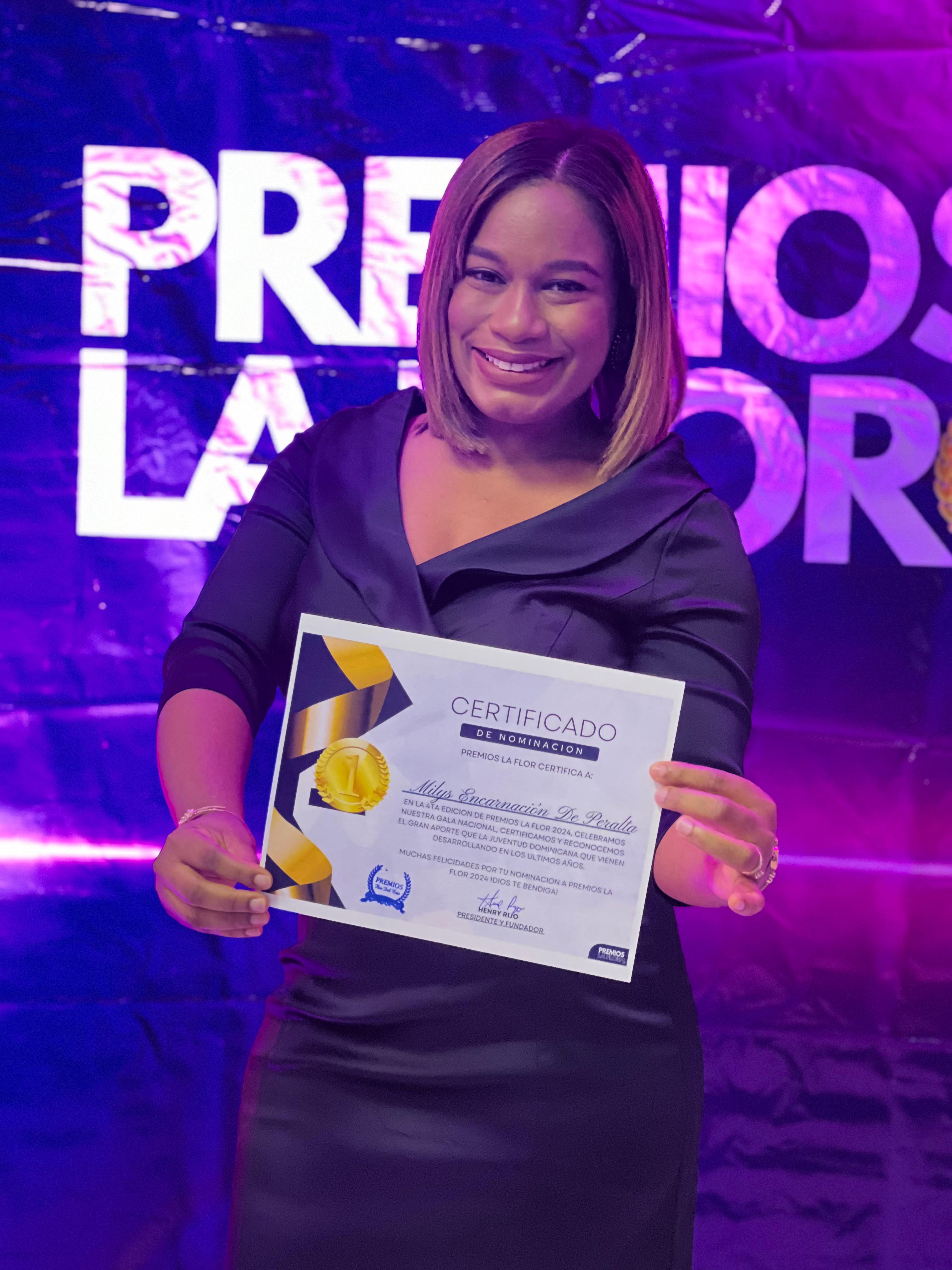 Locutora Milys Peralta es nominada a Premios La Flor 2024