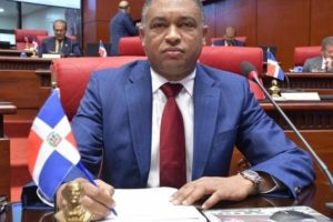 Yván Lorenzo anuncia su candidatura a la Secretaría General del PLD