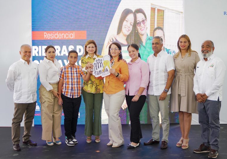 Vicepresidenta Raquel Peña encabeza entrega de 104 apartamentos del Plan Familia Feliz en La Romana