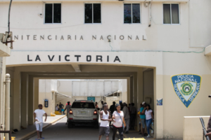 Familias denuncian abusos área médica cárcel de La Victoria