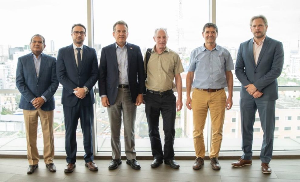 Ministro Bisonó se reúne con ejecutivos de empresa israelí Elcam Medical