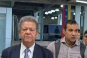 "Leonel Fernández ya está en el aeropuerto de Venezuela; regresa a RD en vuelo privado."