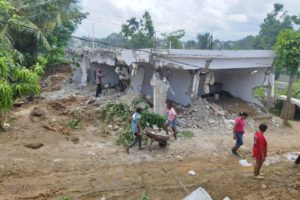 Denuncian desalojo dejó mas de 200 familias a la intemperie en Santo Domingo Este