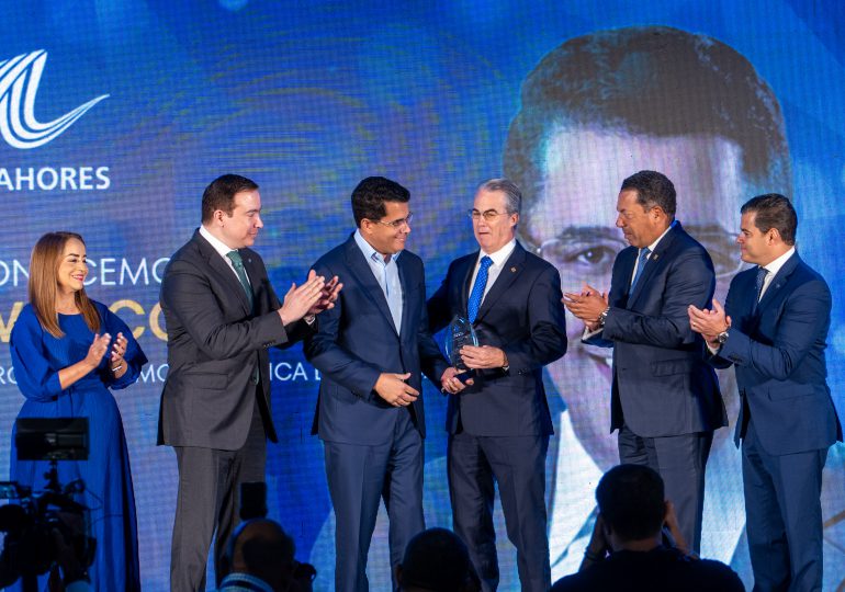 Los tres principales bancos de RD reconocen trabajo de David Collado