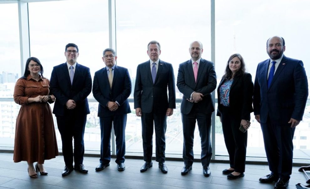 Ito Bisonó recibe a representantes del FMI para consultar el Artículo IV del 2024