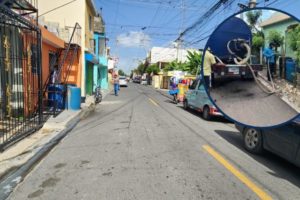 Residentes del Ensanche Isabelita SDE denuncian falta de agua potable; afirman deben comprarla
