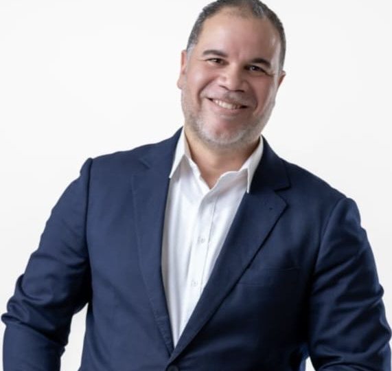 Candidato del PRM George Richardson arrasa en elecciones del CODIA