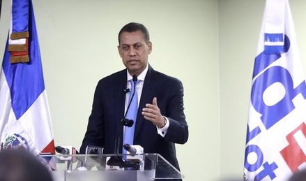 "Guido Gómez Mazara, presidente de Indotel, revela '25% de destacamentos policiales tienen acceso a Internet', promete cobertura completa."