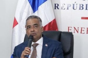 "Ministro de Energía y Minas, Joel Santos, anuncia medidas para robustecer la infraestructura eléctrica del país"