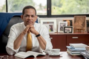 Julio César Valentín designado como Superintendente de Seguros