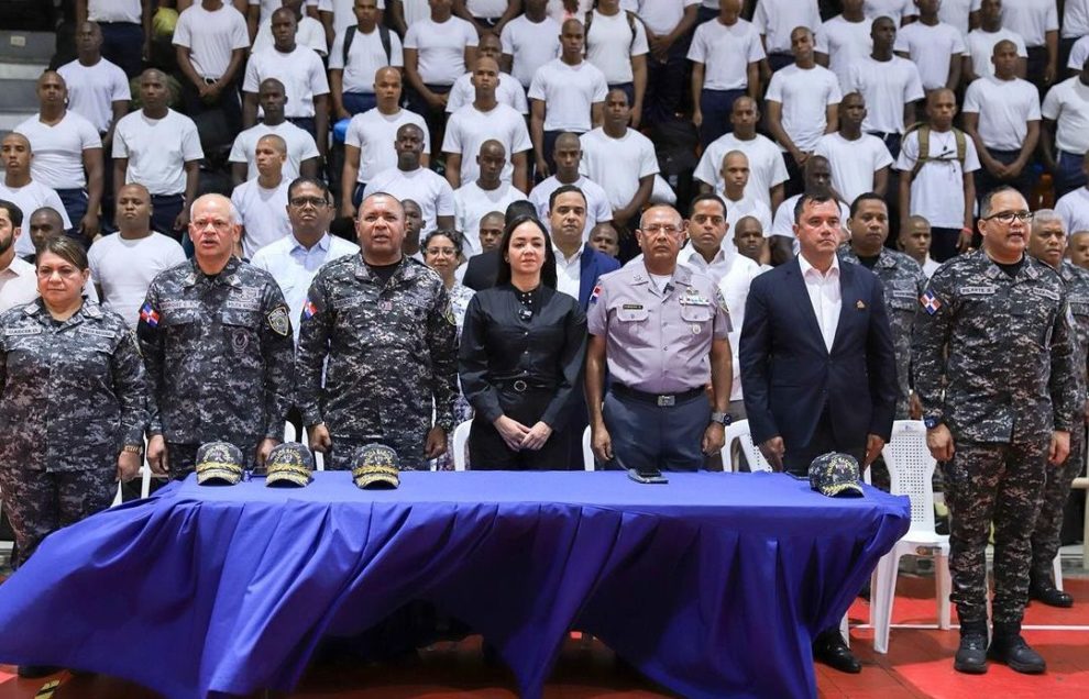 La ministra de Interior y Policía y director de la PN reciben 775 aspirantes a rasos