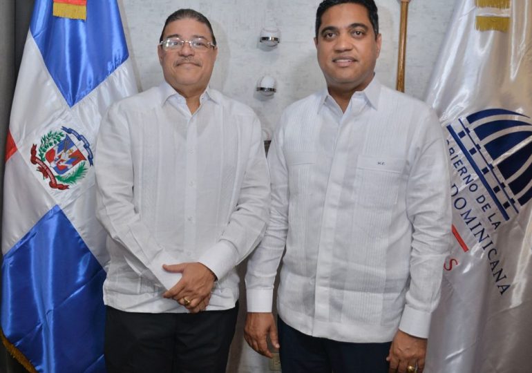 Kelvin Cruz asume como nuevo ministro de Deportes y Recreación, sucediendo a Francisco Camacho