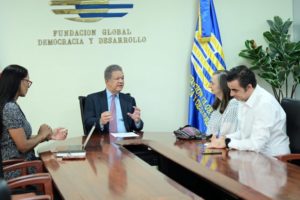 Leonel se reúne con expertos electorales para buscar una “solución pacífica” a situación de Venezuela