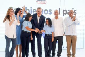 Abinader propone “Plan Horizonte”para abordar temas del sistema educativo de RD