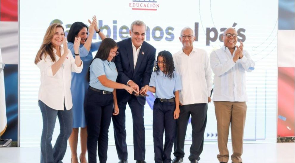 Abinader propone “Plan Horizonte”para abordar temas del sistema educativo de RD