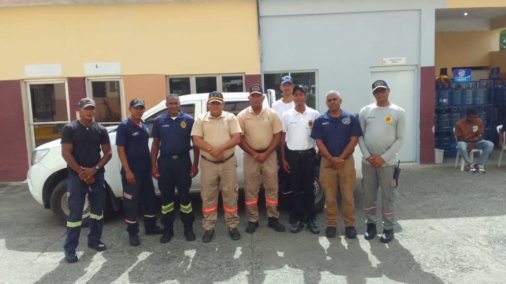 Buzos del Cuerpo de Rescate de los Bomberos de Santo Domingo Este Apoyan Búsqueda de Desaparecido en Laguna Cristal