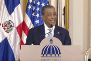Adriano Espaillat: Con Acuerdo de Cielos Abiertos habrá reducción de precios y más vuelos disponibles