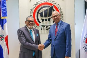 José Ramón Holguín asume como nuevo rector del ITSC