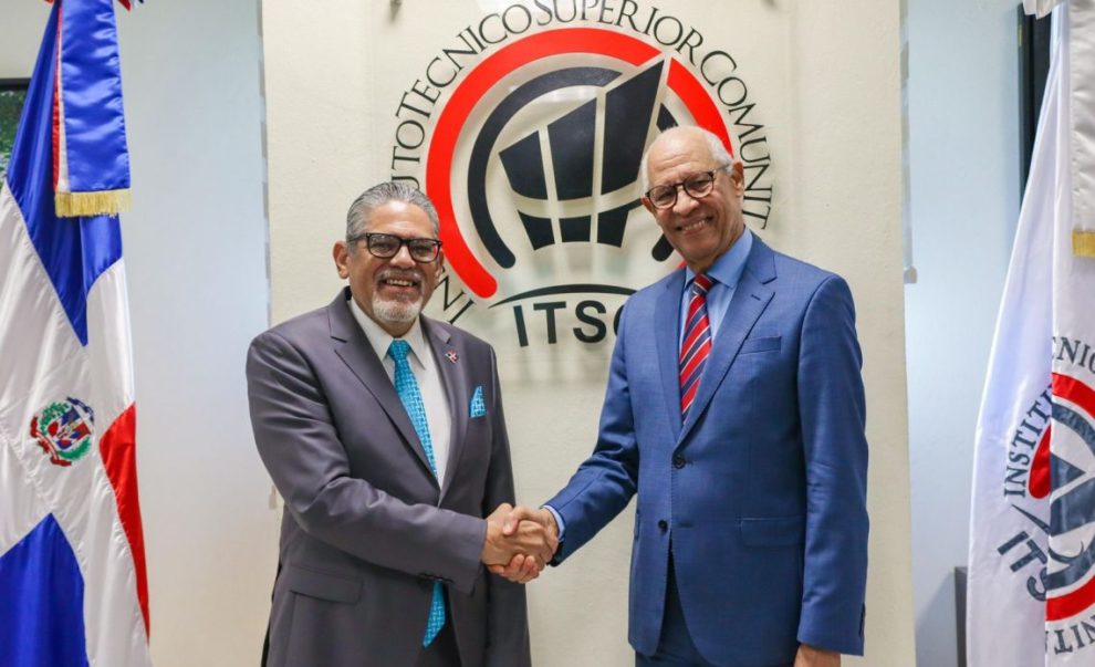 José Ramón Holguín asume como nuevo rector del ITSC