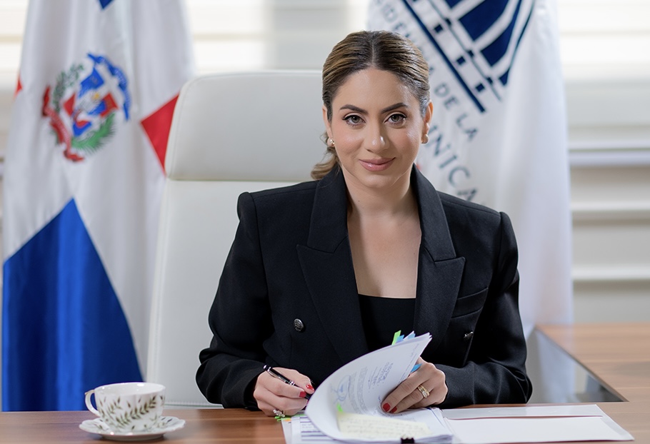 El personaje Alta Gama de la semana "Directora General de Supérate, Gloria Reyes".