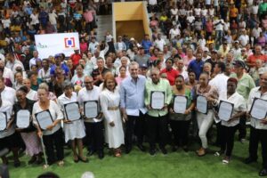 Gobierno trabaja 16 proyectos de titulación en SDE; proyecta entregar más 20 mil títulos de propiedad