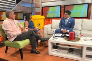 Dío Astacio aclara son dos tipos de contenedores distintos; furgones fueron donados