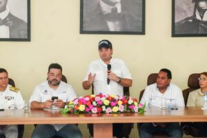 Ministro Paliza promueve turismo sostenible en Luperón