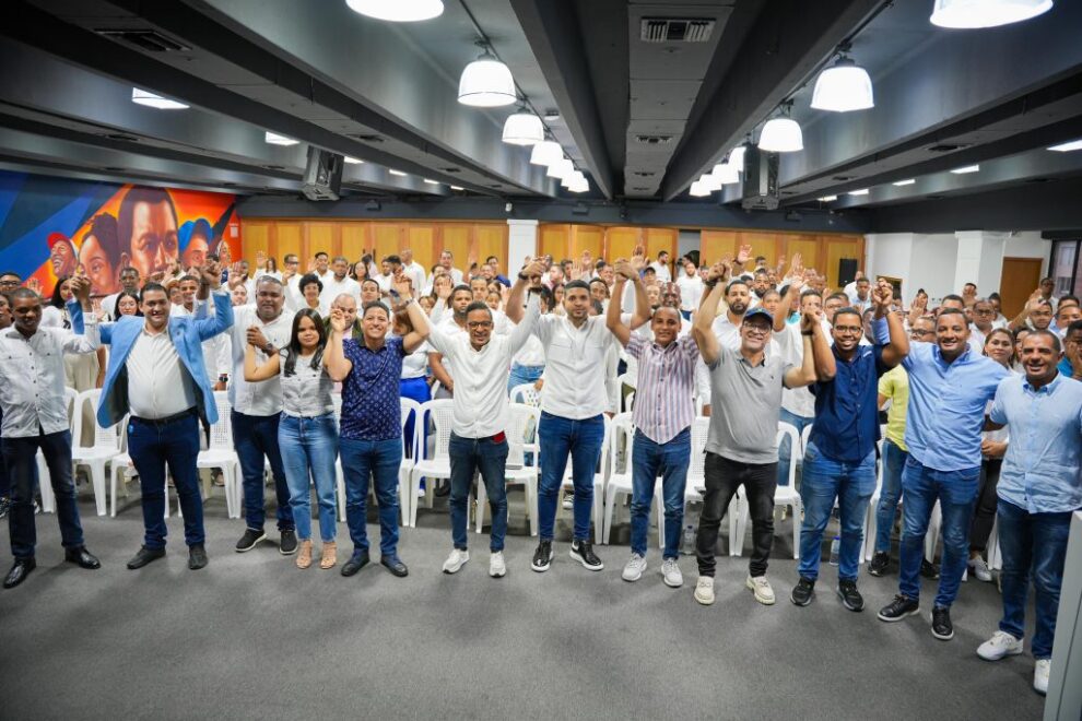 FESD 16 escoge candidatos a elecciones de la Federación de Estudiantes en reunión con Juventud del PRM