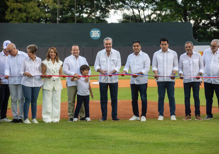 Presidente Abinader entrega de remozado Estadio José Briceño de Puerto Plata