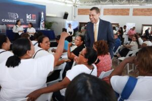INDOTEL beneficia a 217 mujeres con la Canasta Digital Social en SDO