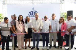 Abinader inaugura obras deportivas, destacamento policial e infraestructuras navales en provincias Azua y Peravia