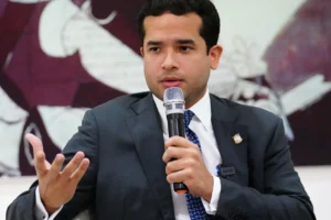 Reforma fiscal no puede aprobarse sin consenso con ciudadanos, dice Omar