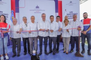 El presidente Luis Abinader entrega 227 apartamentos en Sabana Perdida