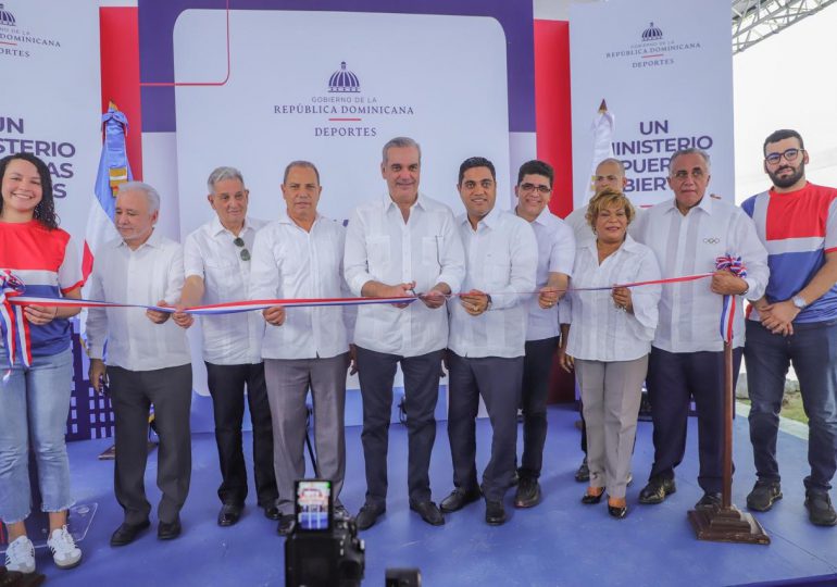 El presidente Luis Abinader entrega 227 apartamentos en Sabana Perdida