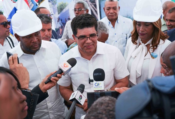 Encuesta de Noticias Telemicro: 74% de los Ciudadanos Apoyan Llamado del Alcalde Dio Astacio para que "familiares Limpien Tumbas de su difuntos”