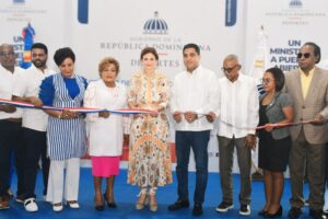 Vicepresidenta y ministro de Deportes entregan centro deportivo en Boca Chica