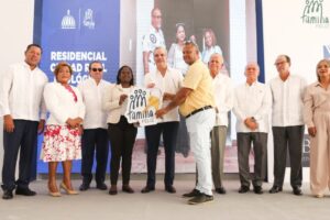 Presidente Abinader entrega 700 apartamentos y nuevas instalaciones en SDE