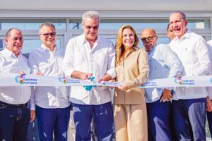 Presidente Abinader y alcaldesa Carolina Mejía inauguran Centro Futuro para ofrecer capacitación técnica gratuita en Cristo Rey