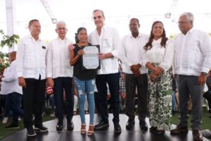 Gobierno entrega 752 títulos de propiedad en proyecto Cotuí-Cevicos, Sánchez Ramírez