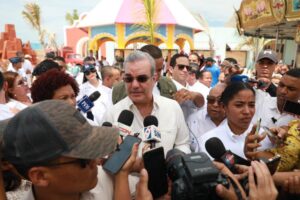 Presidente Abinader insta a que siga el diálogo y el consenso en proyecto de reforma fiscal