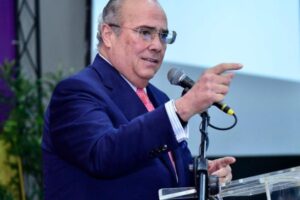 Mariotti acusa al gobierno de agravar crisis del pollo y beneficiar a grandes productores