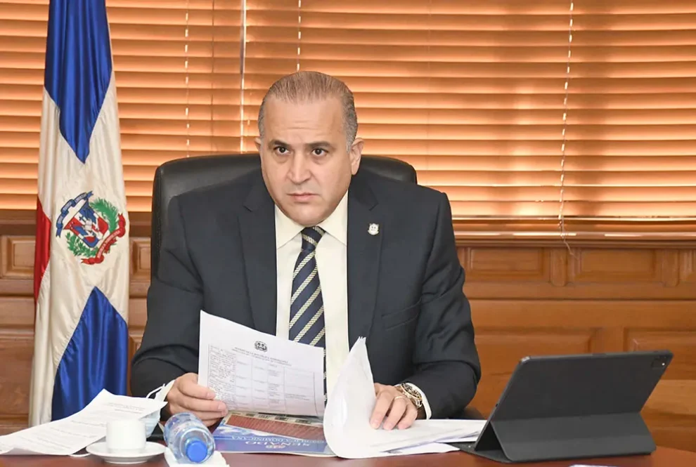 Senador dice algunos funcionarios son “traviesos”, “se han vuelto locos” y van a caer presos