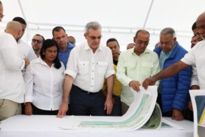 Presidente Luis Abinader supervisa los trabajos del malecón de Nagua